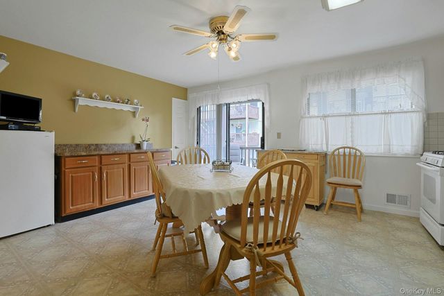 25 College Avenue 111, Nanuet, NY 10954