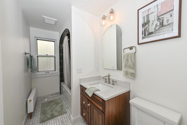 4831 N Bartlett AVENUE, Whitefish Bay, WI 53217