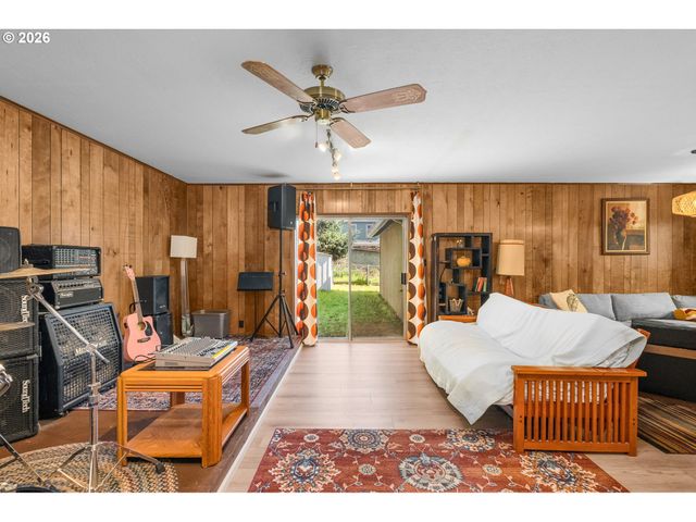 9945 N LOMBARD St, Portland, OR 97203