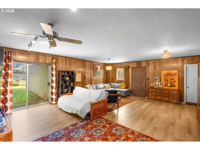 9945 N LOMBARD St, Portland, OR 97203