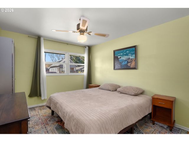 9945 N LOMBARD St, Portland, OR 97203