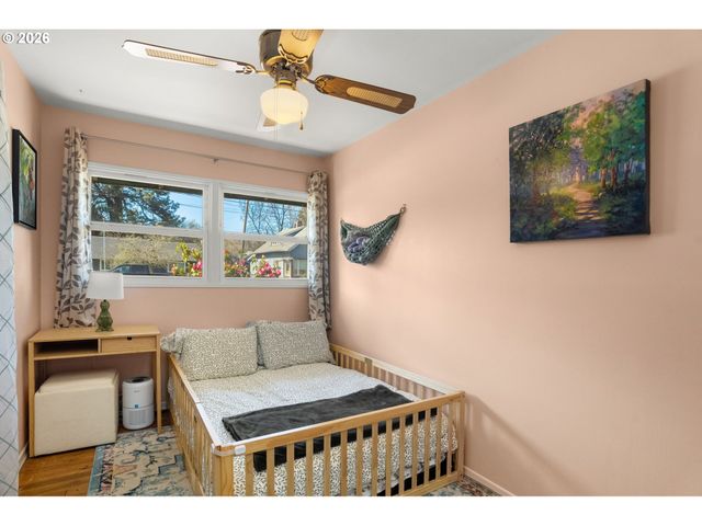 9945 N LOMBARD St, Portland, OR 97203