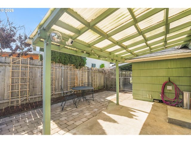 9945 N LOMBARD St, Portland, OR 97203