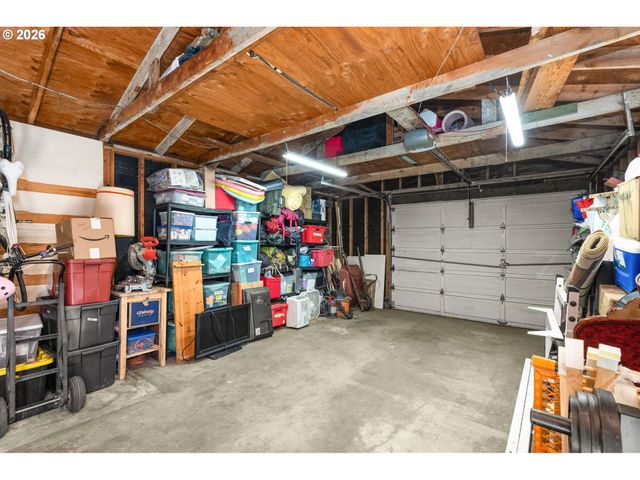 9945 N LOMBARD St, Portland, OR 97203