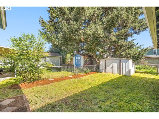 9945 N LOMBARD St, Portland, OR 97203