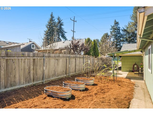 9945 N LOMBARD St, Portland, OR 97203