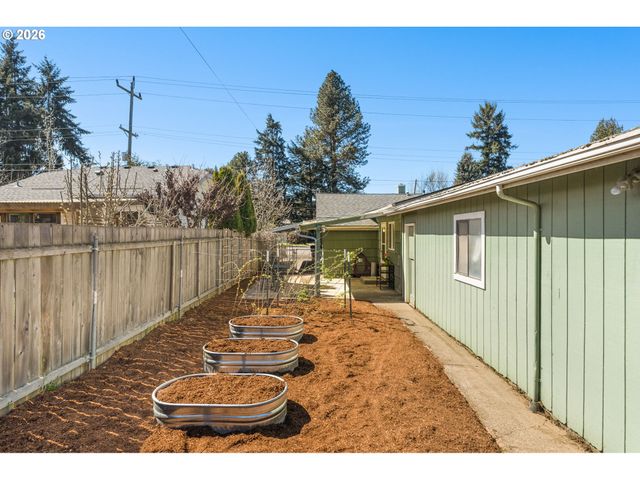 9945 N LOMBARD St, Portland, OR 97203