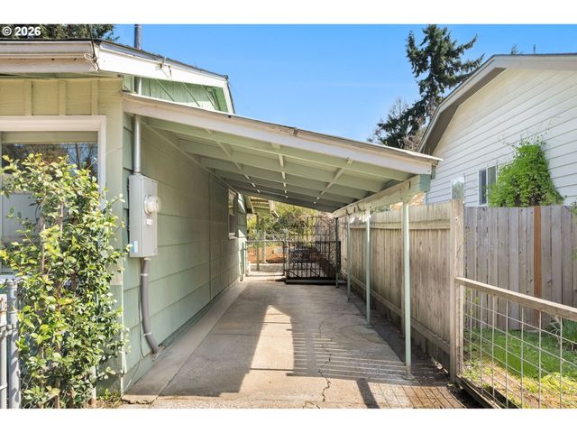 9945 N LOMBARD St, Portland, OR 97203