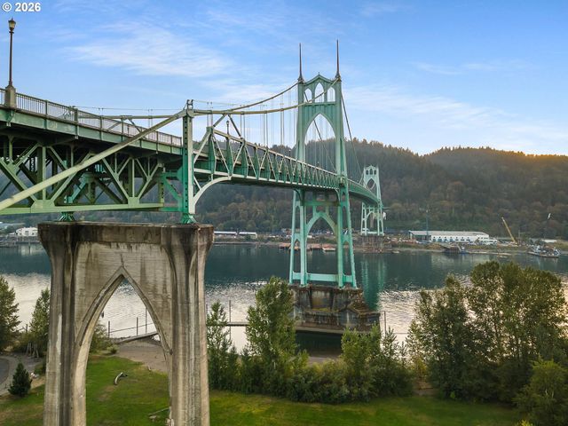 9945 N LOMBARD St, Portland, OR 97203