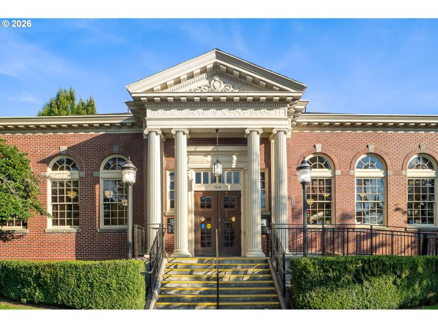 9945 N LOMBARD St, Portland, OR 97203