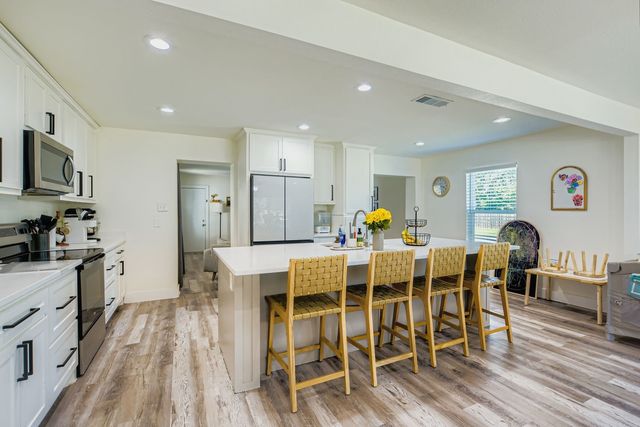 1601 Rindie Street, Irving, TX 75060