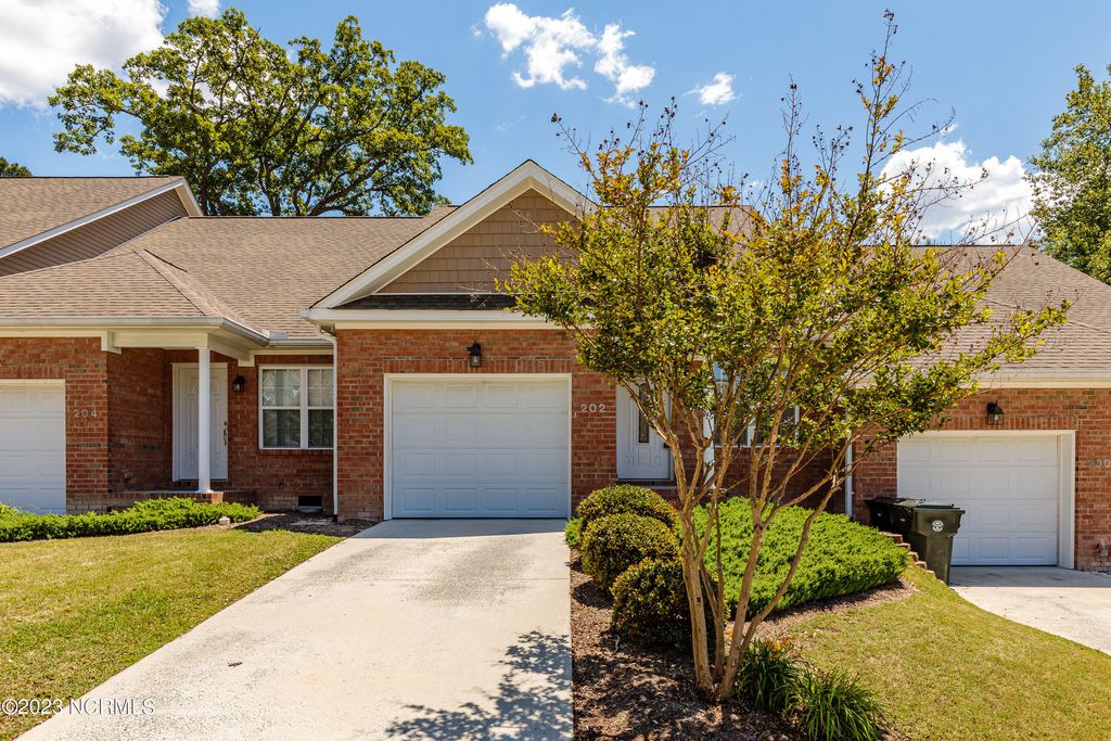202 Clover Court, Aberdeen, NC 28315