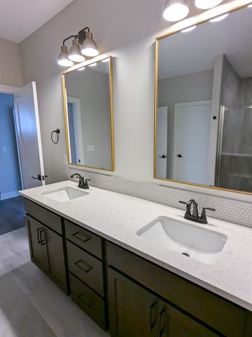 336 W Boxthorn Dr, Andover, KS 67002