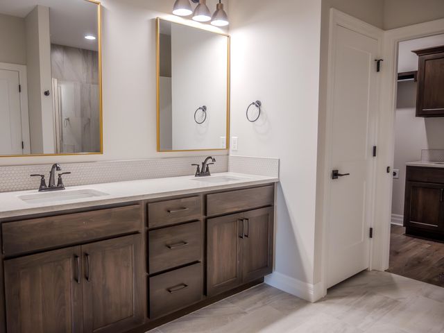 336 W Boxthorn Dr, Andover, KS 67002