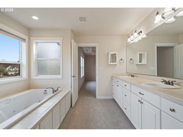 500 Nw 150TH Cir, Vancouver, WA 98685