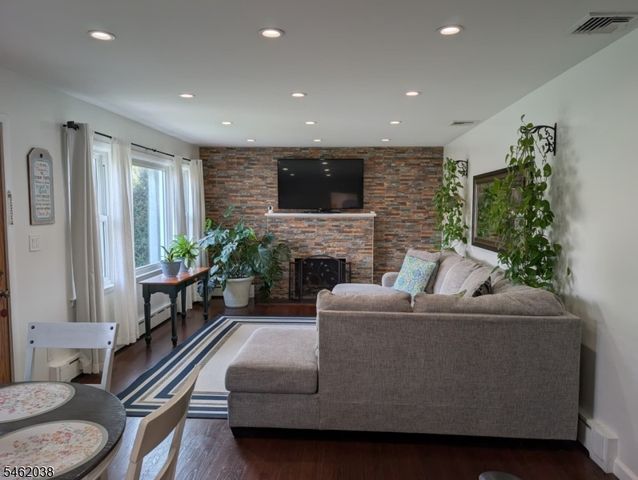 27 George St, Rockaway Boro, NJ 07866