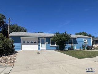 2617 IVY AVE, Rapid City, SD 57701