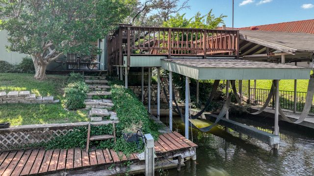 696 Harbor Drive N, Azle, TX 76020