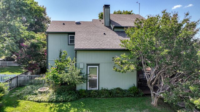 696 Harbor Drive N, Azle, TX 76020