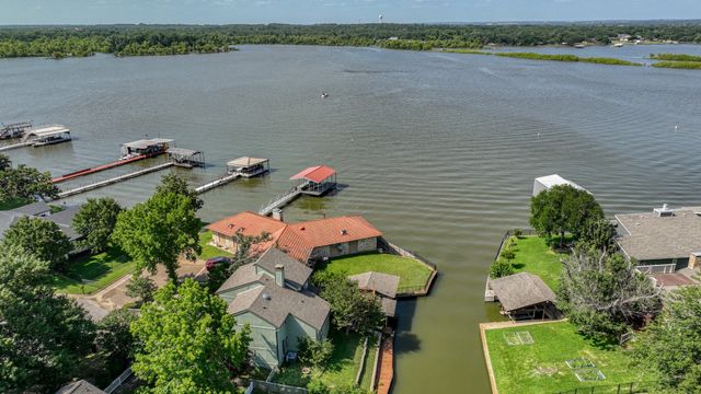 696 Harbor Drive N, Azle, TX 76020