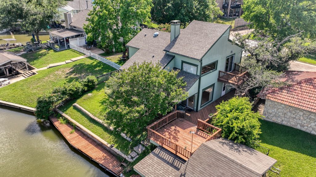 696 Harbor Drive N, Azle, TX 76020