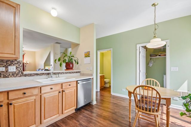 641 S Rosehall Lane, Round Lake, IL 60073