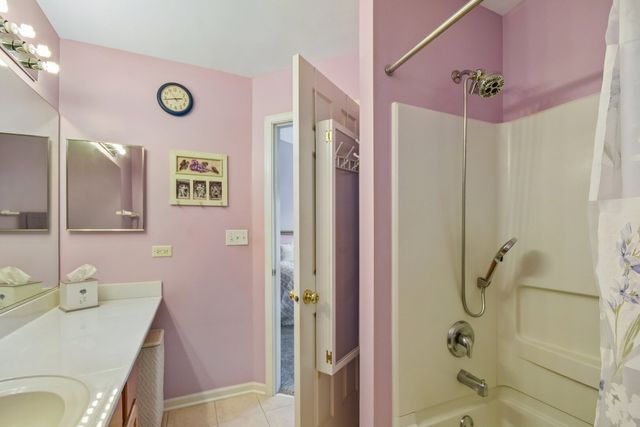 641 S Rosehall Lane, Round Lake, IL 60073