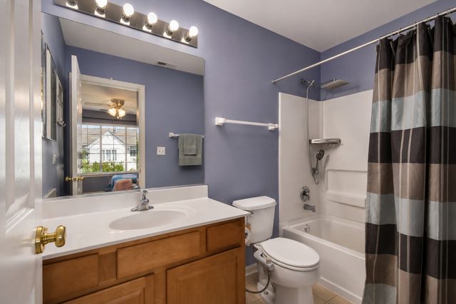 641 S Rosehall Lane, Round Lake, IL 60073