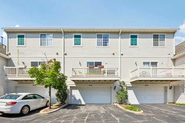 641 S Rosehall Lane, Round Lake, IL 60073