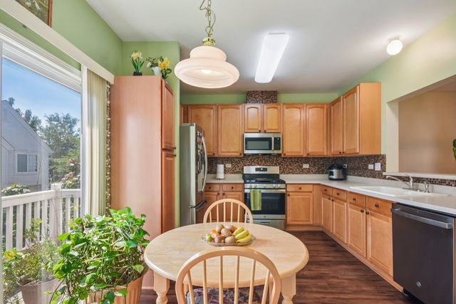 641 S Rosehall Lane, Round Lake, IL 60073