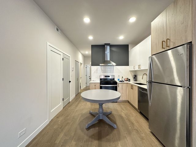 841 N Mozart Street 3F, Chicago, IL 60622