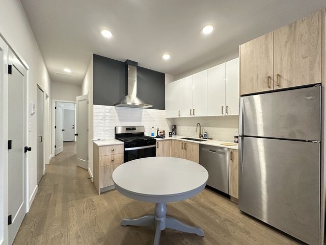 841 N Mozart Street 3F, Chicago, IL 60622