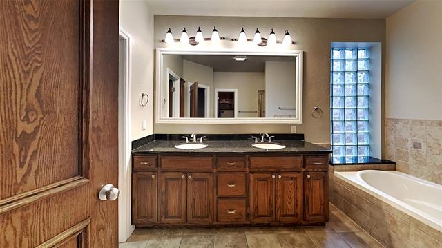 605 Knights Bridge Road, Edmond, OK 73034