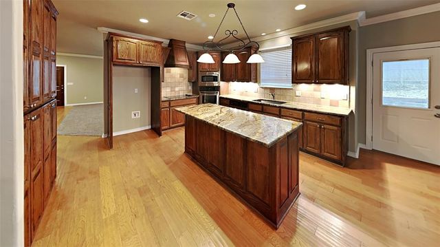 605 Knights Bridge Road, Edmond, OK 73034