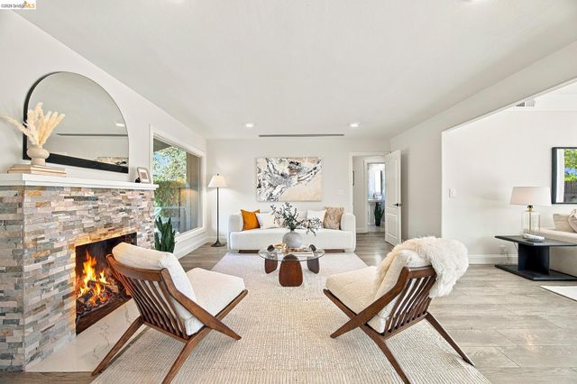 925 Juanita Dr, Lafayette, CA 94595