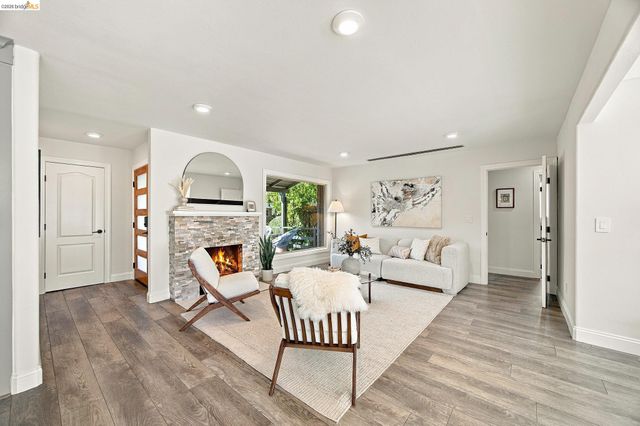 925 Juanita Dr, Lafayette, CA 94595