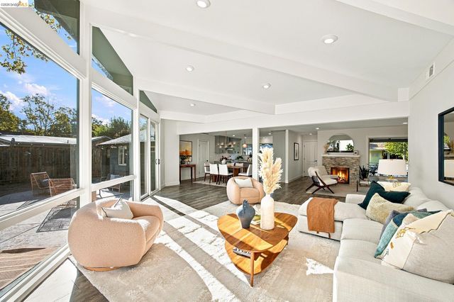 925 Juanita Dr, Lafayette, CA 94595