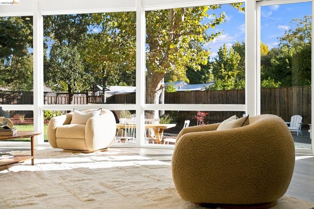 925 Juanita Dr, Lafayette, CA 94595