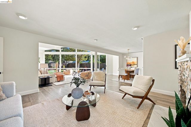 925 Juanita Dr, Lafayette, CA 94595