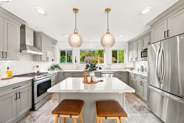 925 Juanita Dr, Lafayette, CA 94595