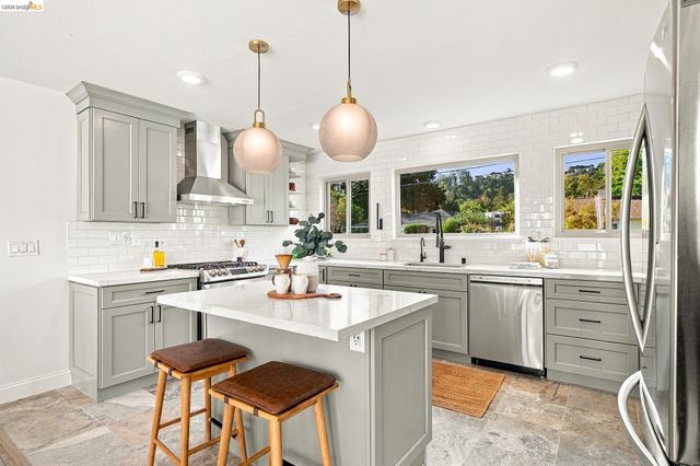 925 Juanita Dr, Lafayette, CA 94595