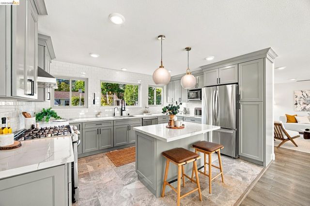 925 Juanita Dr, Lafayette, CA 94595