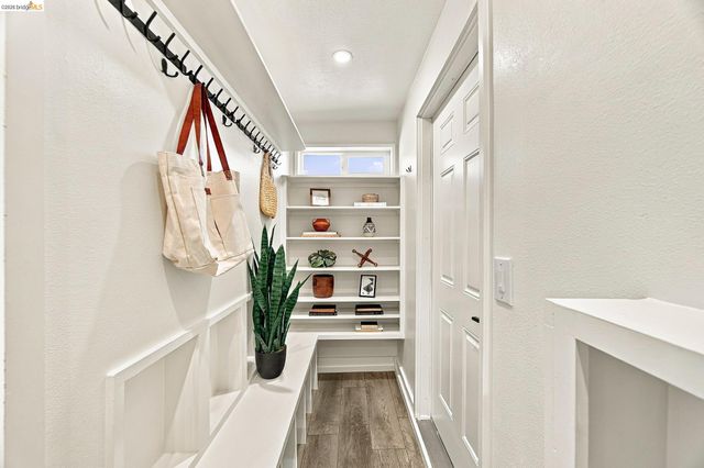 925 Juanita Dr, Lafayette, CA 94595