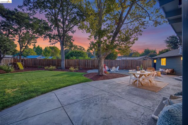 925 Juanita Dr, Lafayette, CA 94595