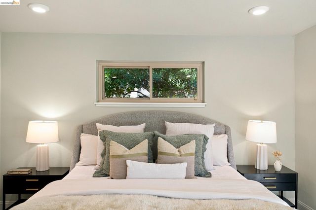 925 Juanita Dr, Lafayette, CA 94595