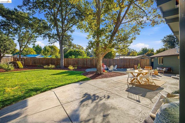 925 Juanita Dr, Lafayette, CA 94595