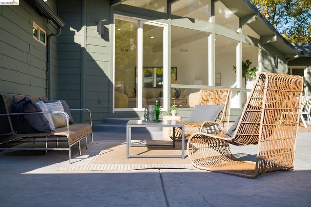 925 Juanita Dr, Lafayette, CA 94595