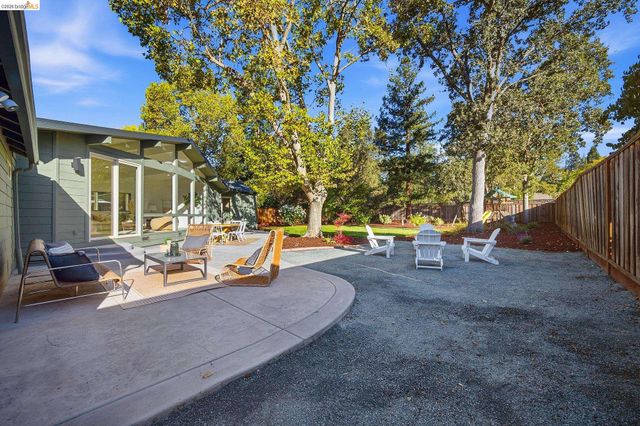 925 Juanita Dr, Lafayette, CA 94595
