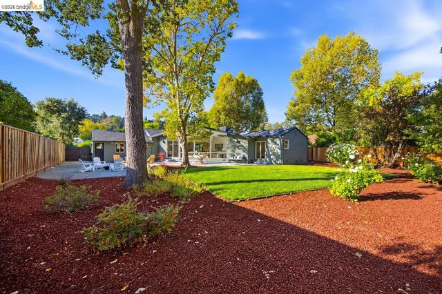 925 Juanita Dr, Lafayette, CA 94595