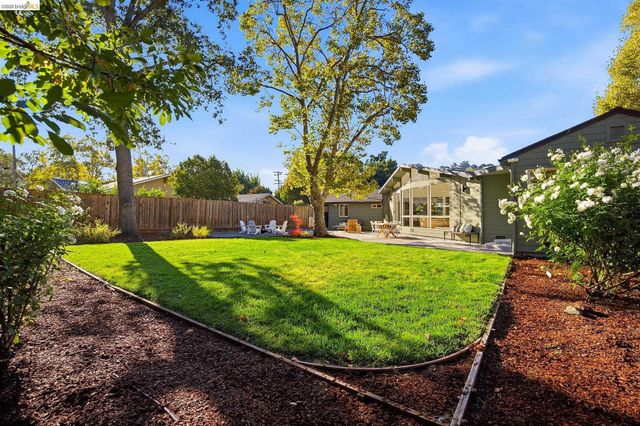 925 Juanita Dr, Lafayette, CA 94595